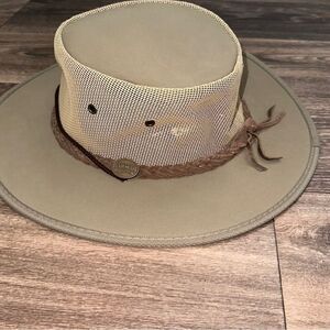 Barmah Hats Canvas Drover Hat 
1057 cream